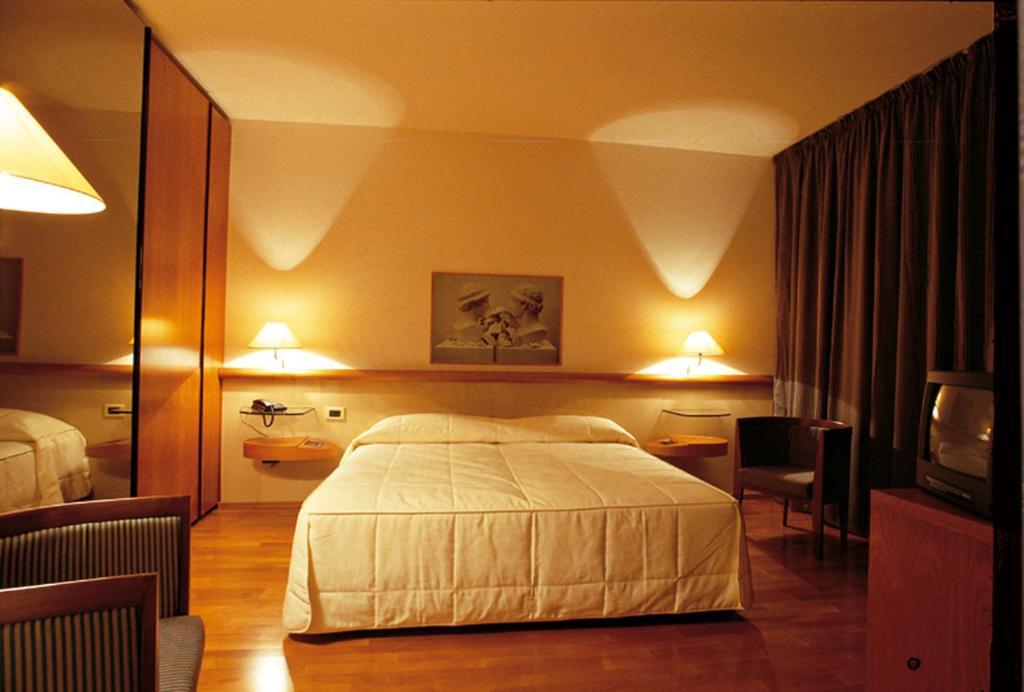 Grand Hotel Berti Silvi Marina Room photo